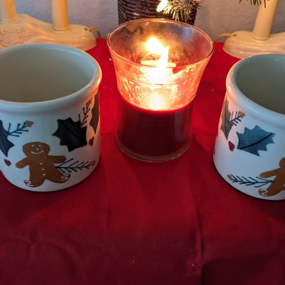 2 Vtg. 1982 Ceramic Gingerbread Man Mugs/Matching Hand Towel Hot Chocolate - Picture 6 of 13